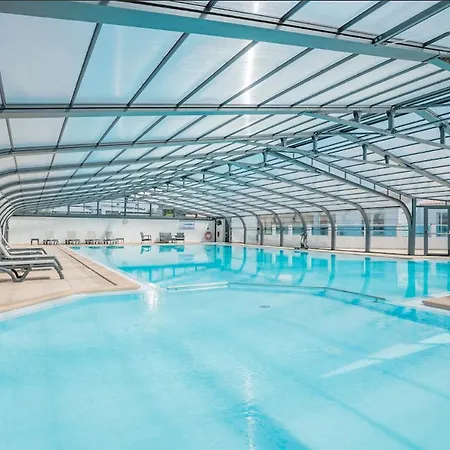 Joli Pour 6 - Domaine Avec Piscine Chalet