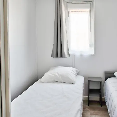 Chalet Joli Pour 6 - Domaine Avec Piscine