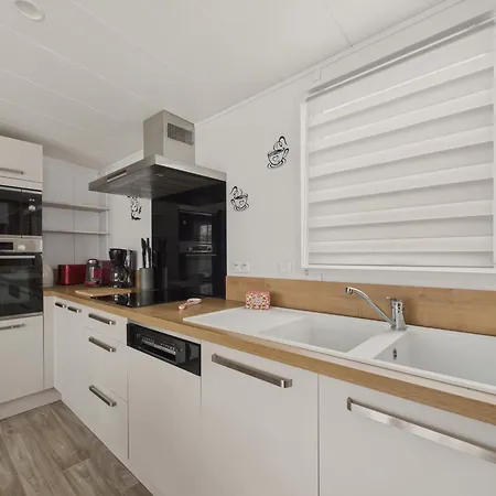 Joli Pour 6 - Domaine Avec Piscine Chalet