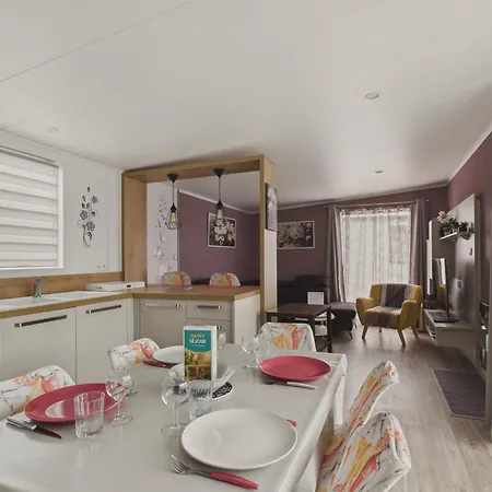 Joli Pour 6 - Domaine Avec Piscine Chalet *