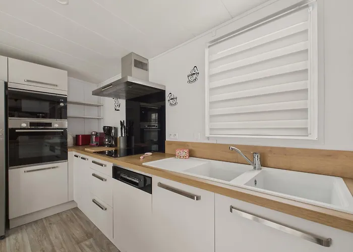 Joli Pour 6 - Domaine Avec Piscine Alpstuga