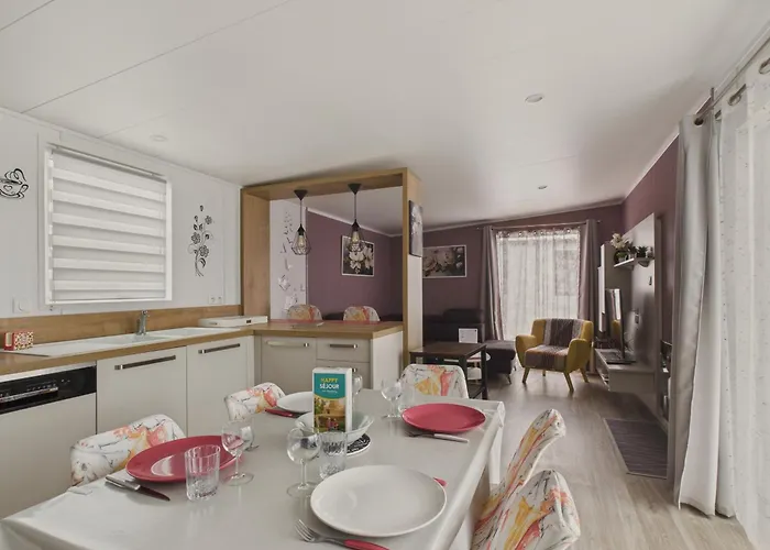 Joli Pour 6 - Domaine Avec Piscine Alpstuga *